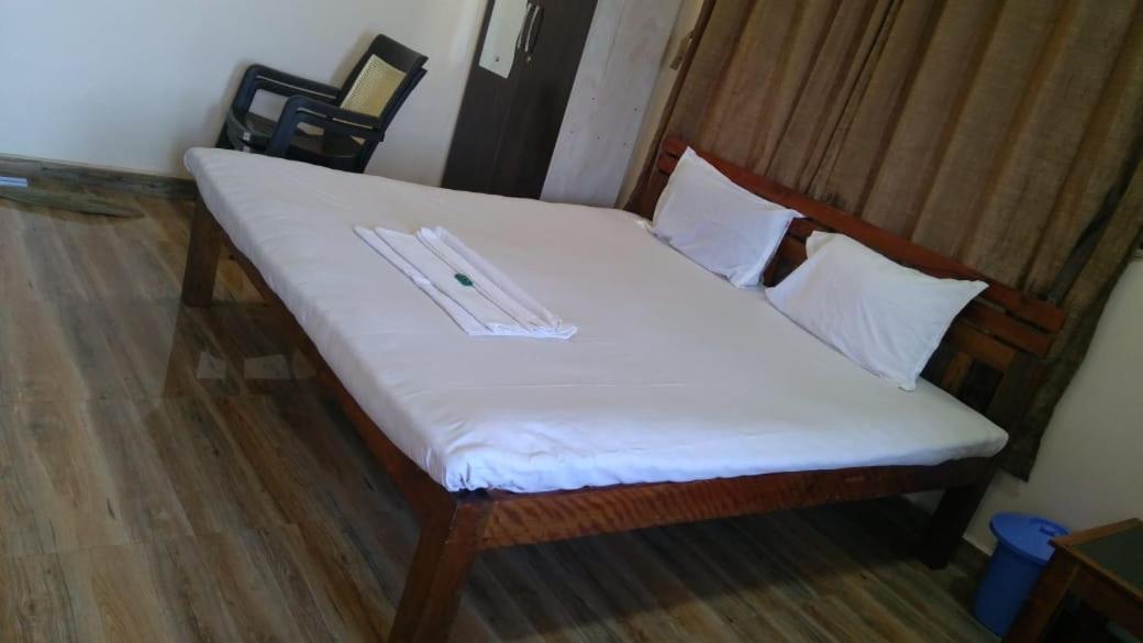 Vinee'S Kitchen And Motel Koynanagar Exterior photo